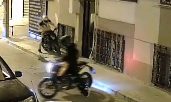 Motosiklet hırsızları kamerada!